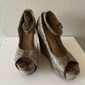 Chinese Laundry, Women’s Tan Faux Snake Skin Platform Buckle Wedge Heels, Size 8